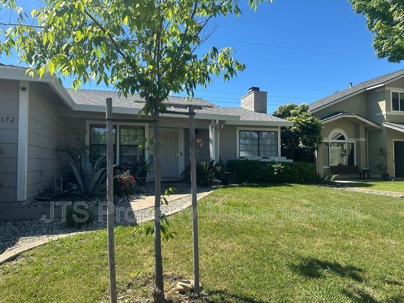 652 Hanisch Dr - Photo 2 of 14