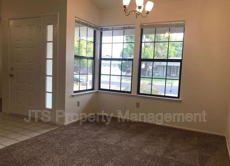 652 Hanisch Dr - Photo 3 of 14