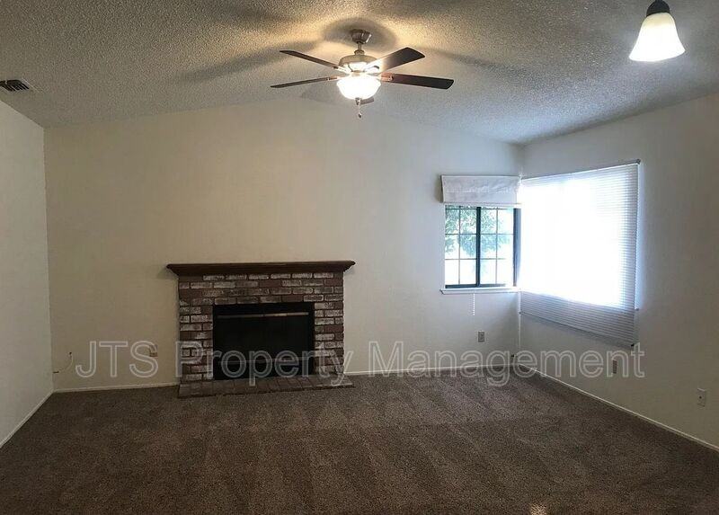 652 Hanisch Dr - Photo 5 of 14