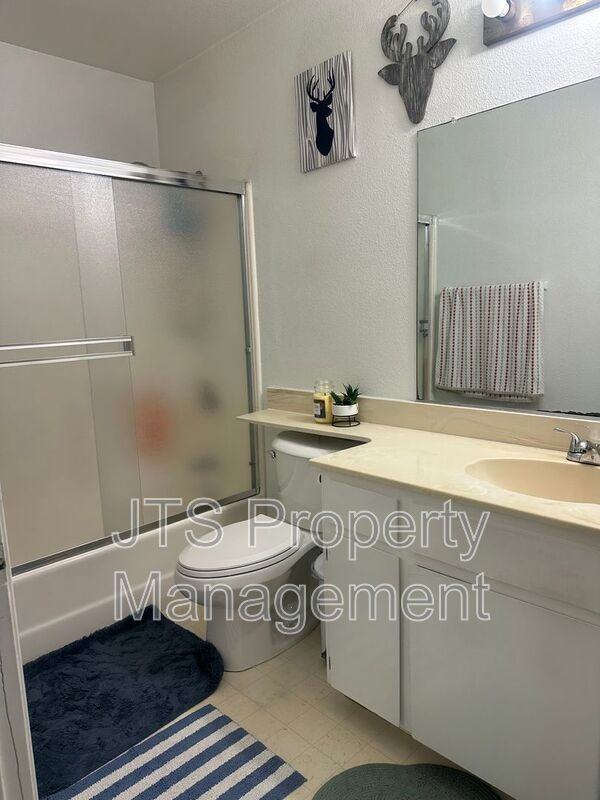 652 Hanisch Dr - Photo 7 of 14