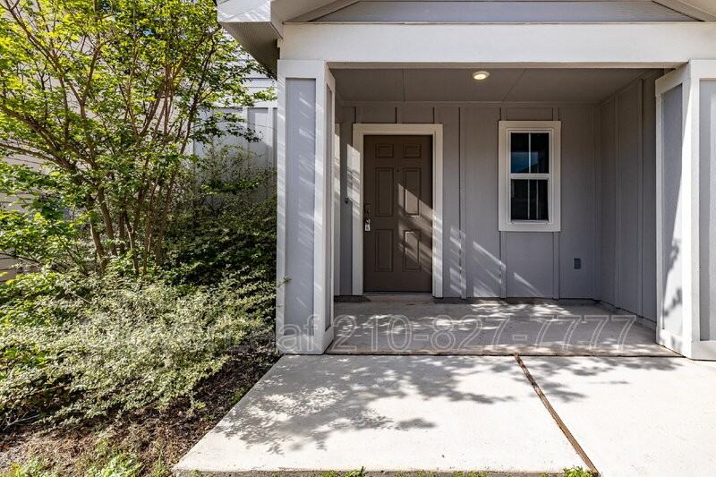 13736 Grapeland Gap - Photo 4 of 37