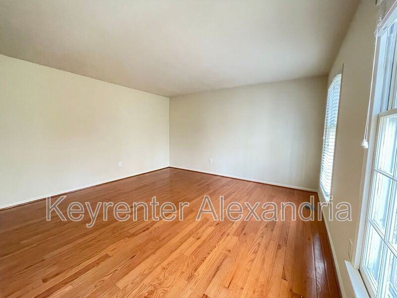 13013 Caton Pl - Photo 5 of 33