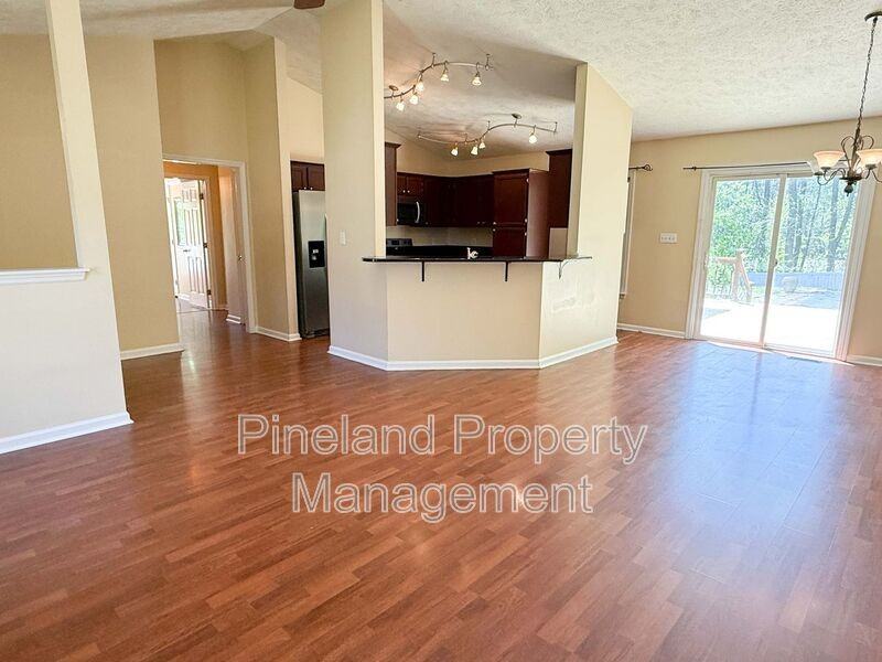 107 Whitechapel Ln - Photo 2 of 17