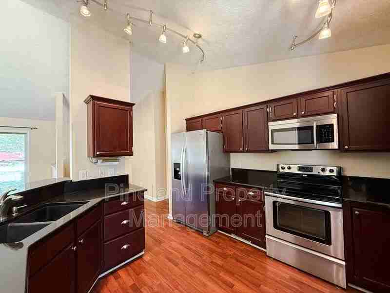 107 Whitechapel Ln - Photo 5 of 17