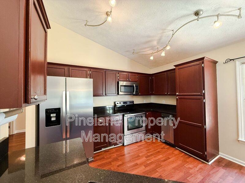 107 Whitechapel Ln - Photo 6 of 17