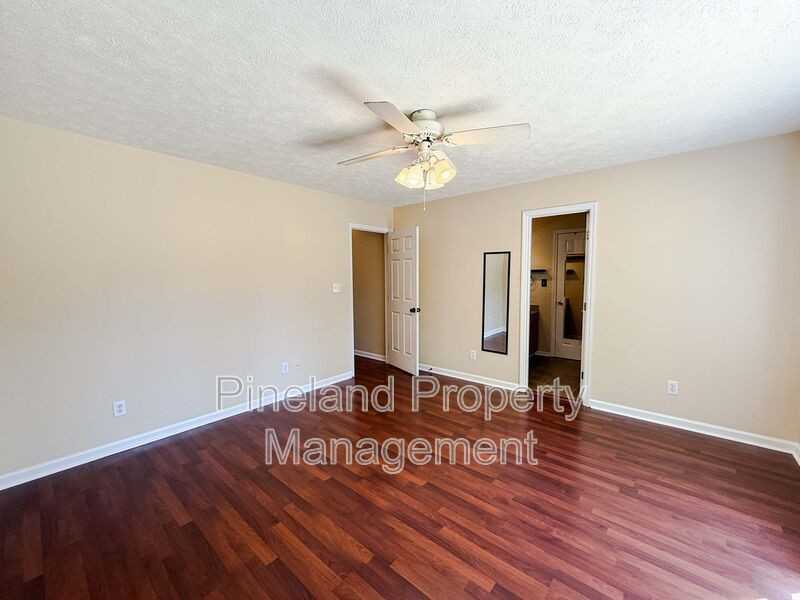 107 Whitechapel Ln - Photo 7 of 17