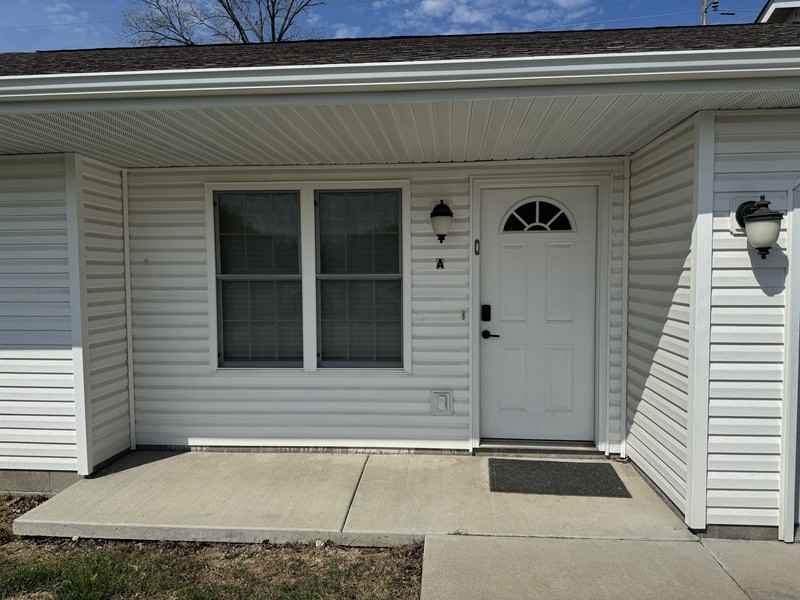 180 Wildrose Ln - Photo 2 of 11