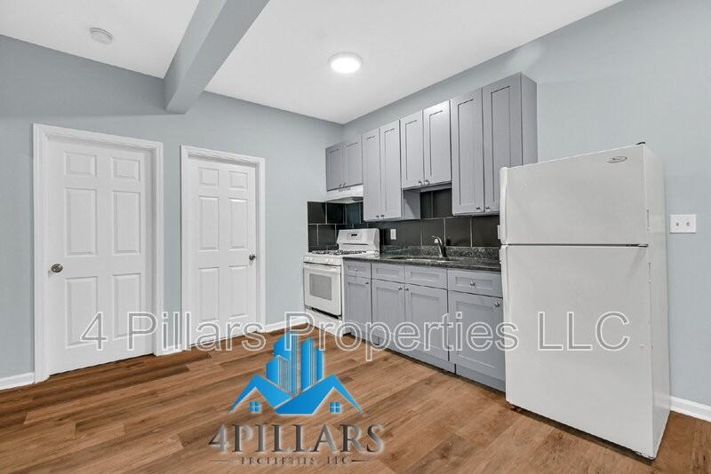 803 E Chicago Ave #2F
