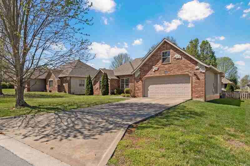 5545 S Michigan Ave - Photo 2 of 21