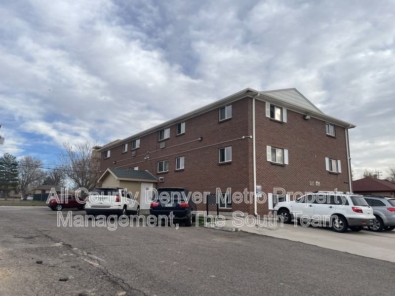 1676 Hanover St #204 - Photo 2 of 11