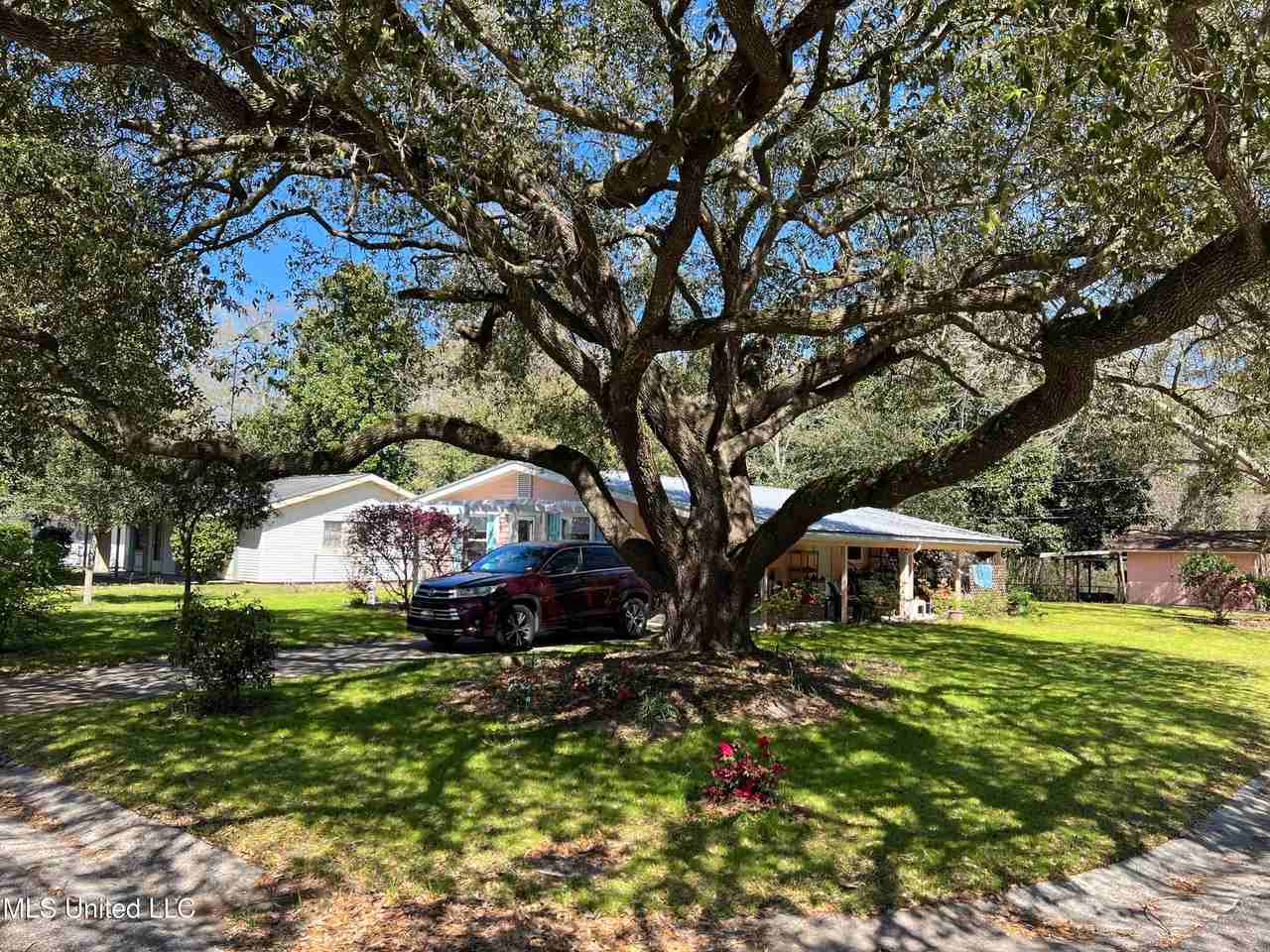 2 Fleetwood Pl - Photo 2 of 21