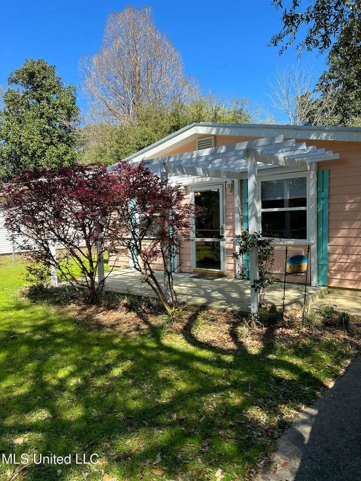 2 Fleetwood Pl - Photo 4 of 21