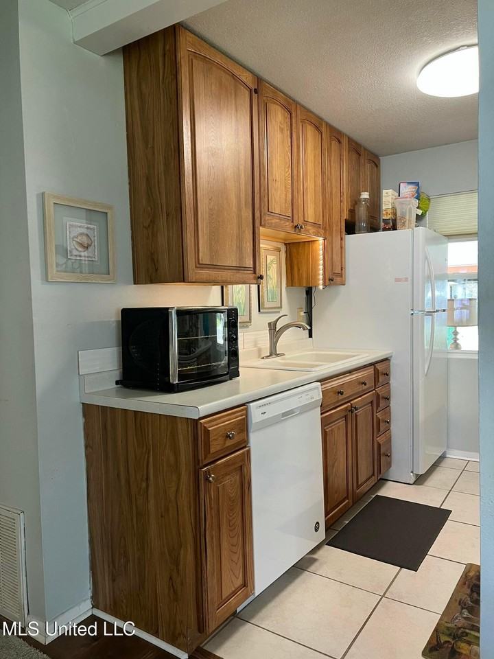 2 Fleetwood Pl - Photo 7 of 21