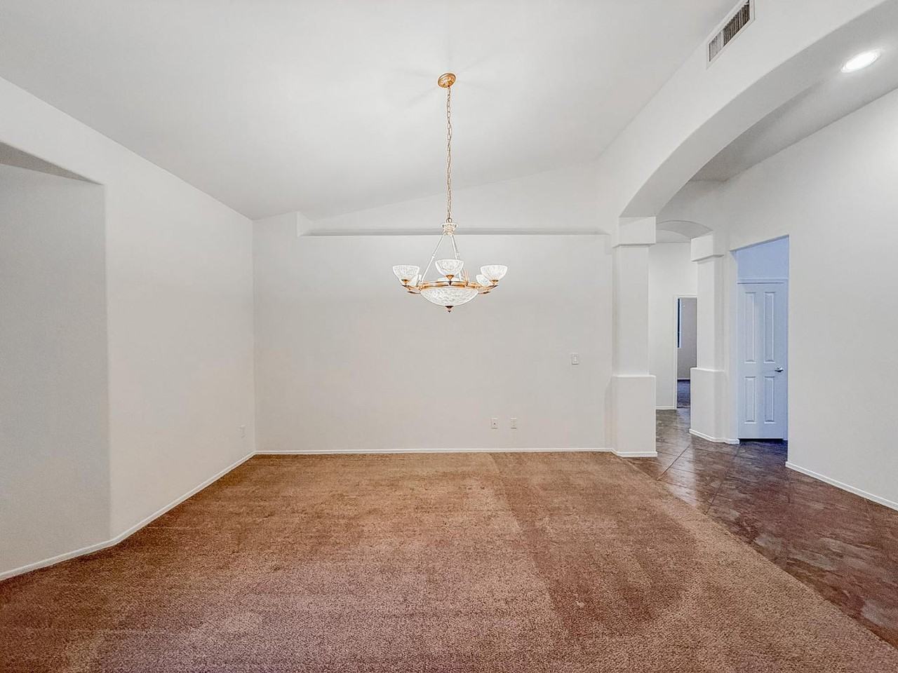 890 N Bullmoose Dr - Photo 5 of 42