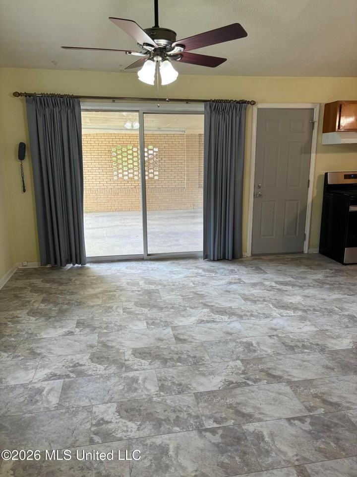 806 Bellevue St - Photo 3 of 12