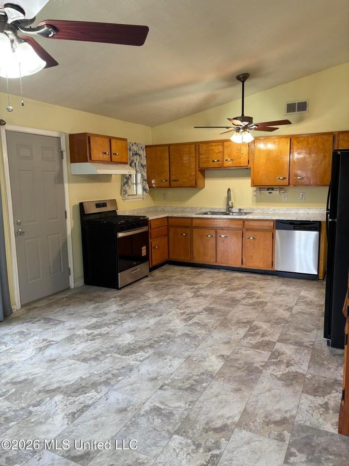 806 Bellevue St - Photo 4 of 12