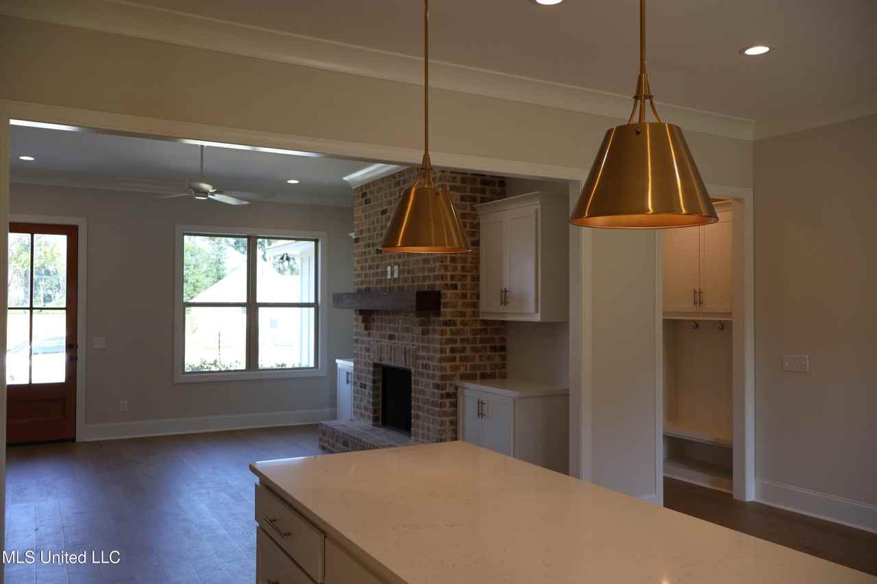113 Southern Oak Way - Photo 3 of 12