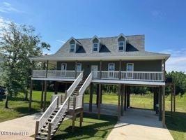 featured image of 15429 Straw St