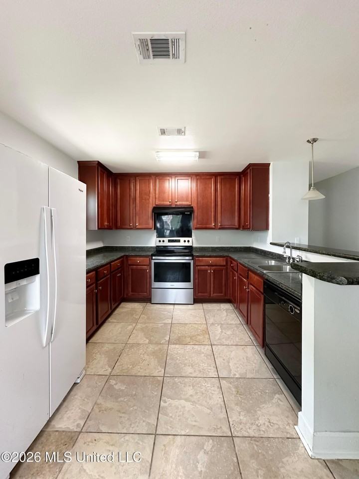 266 Benachi Ave - Photo 4 of 17