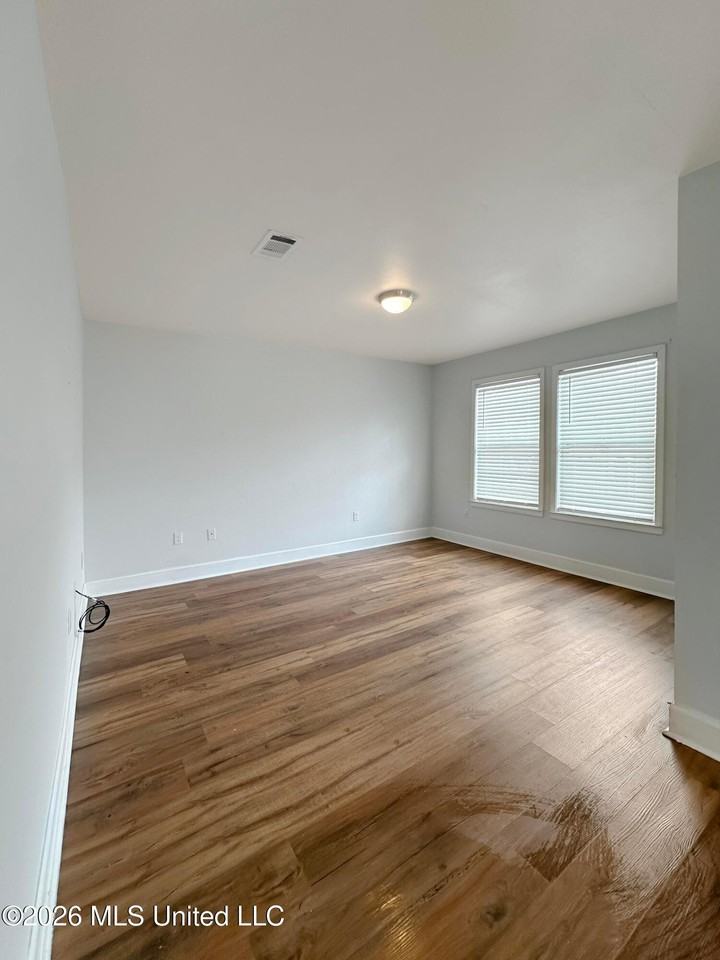 266 Benachi Ave - Photo 6 of 17