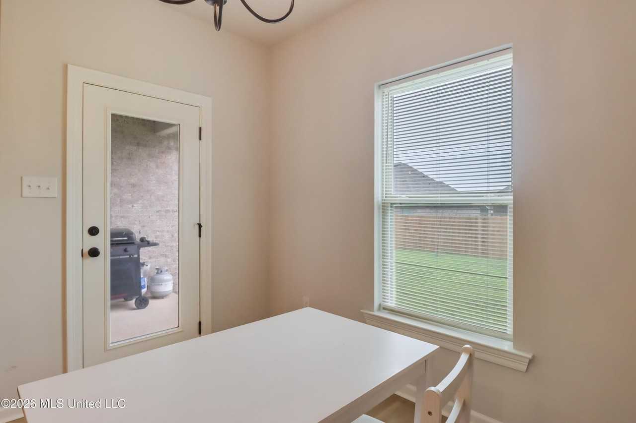 11415 Oak Alley Dr - Photo 6 of 10