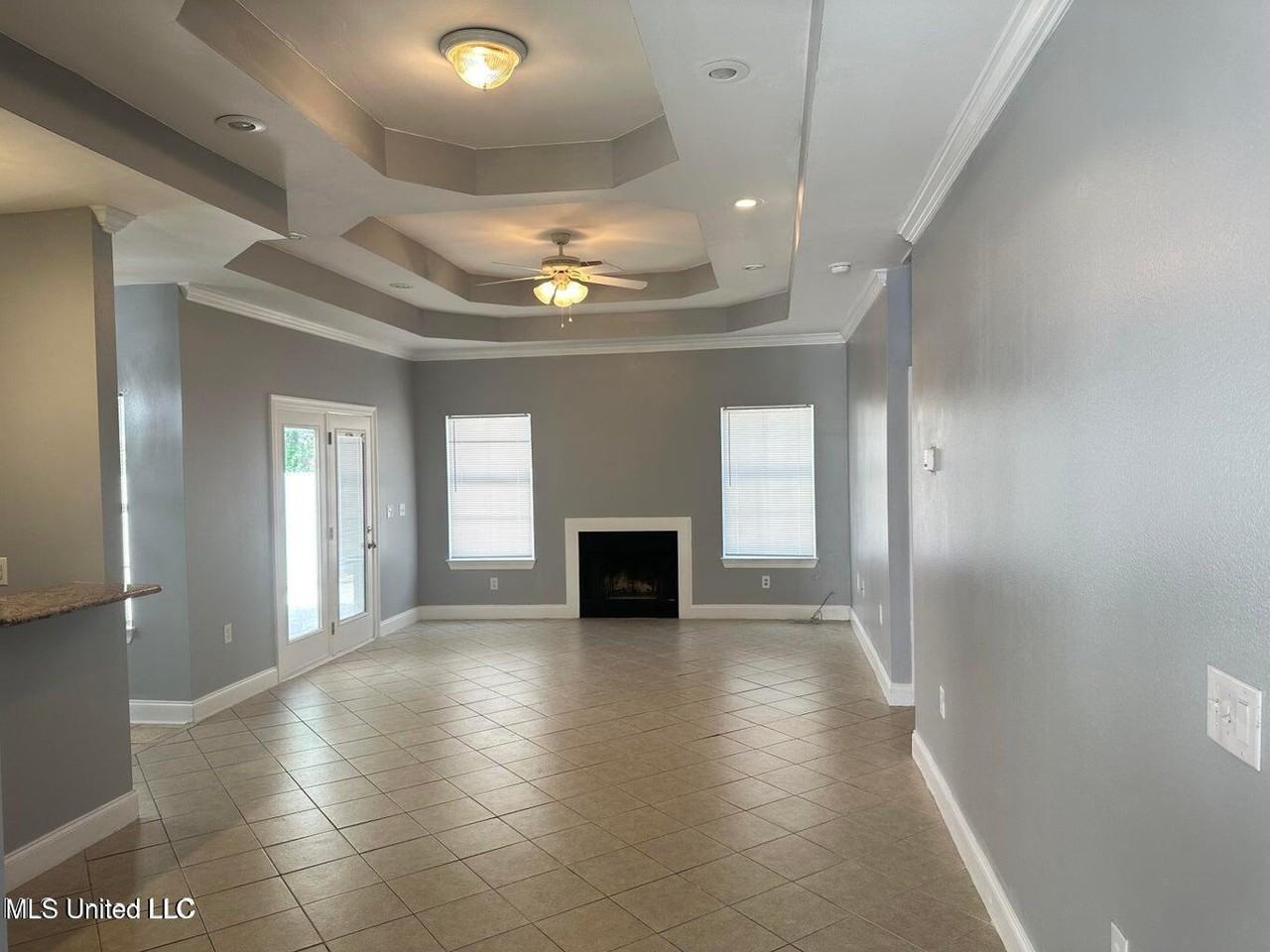 6004 E Jackson St - Photo 2 of 15