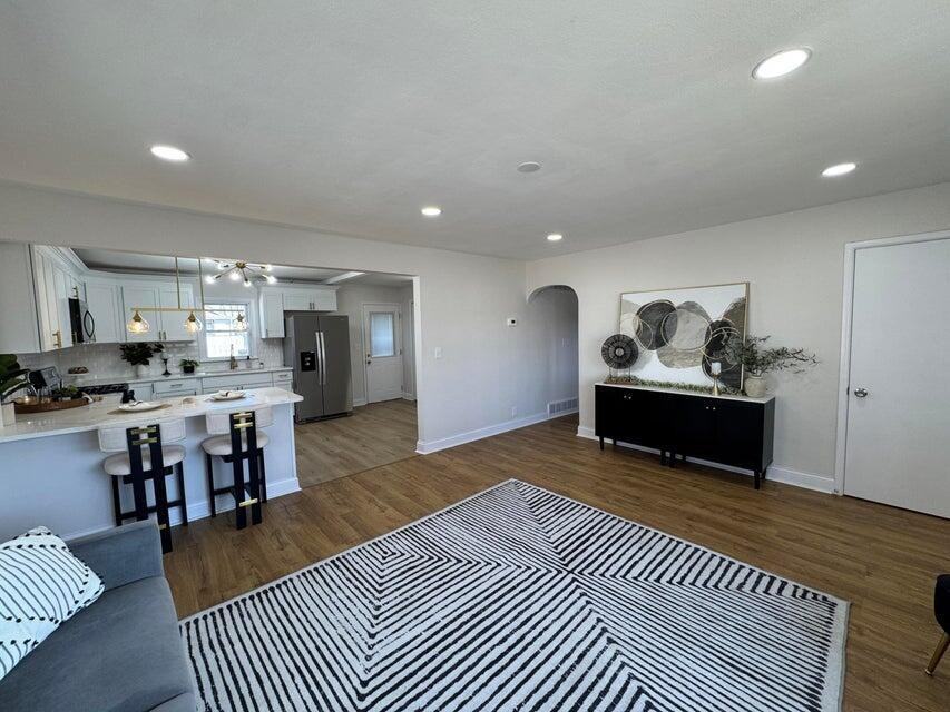 6637 Mccook Ave - Photo 5 of 18