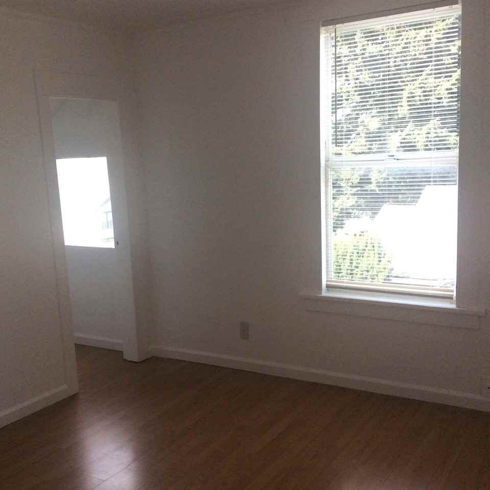 Coleman - Photo 7 of 40