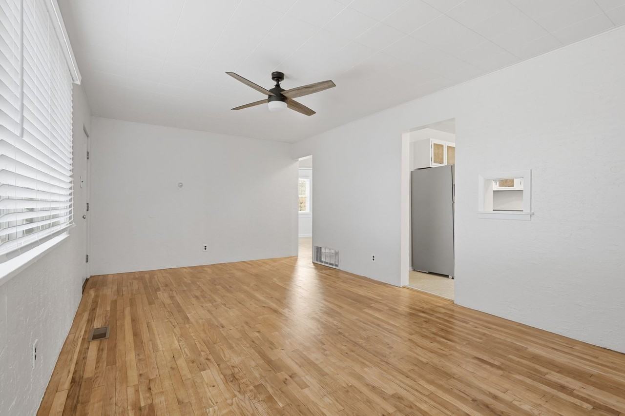 308 N Gilbert St - Photo 4 of 26