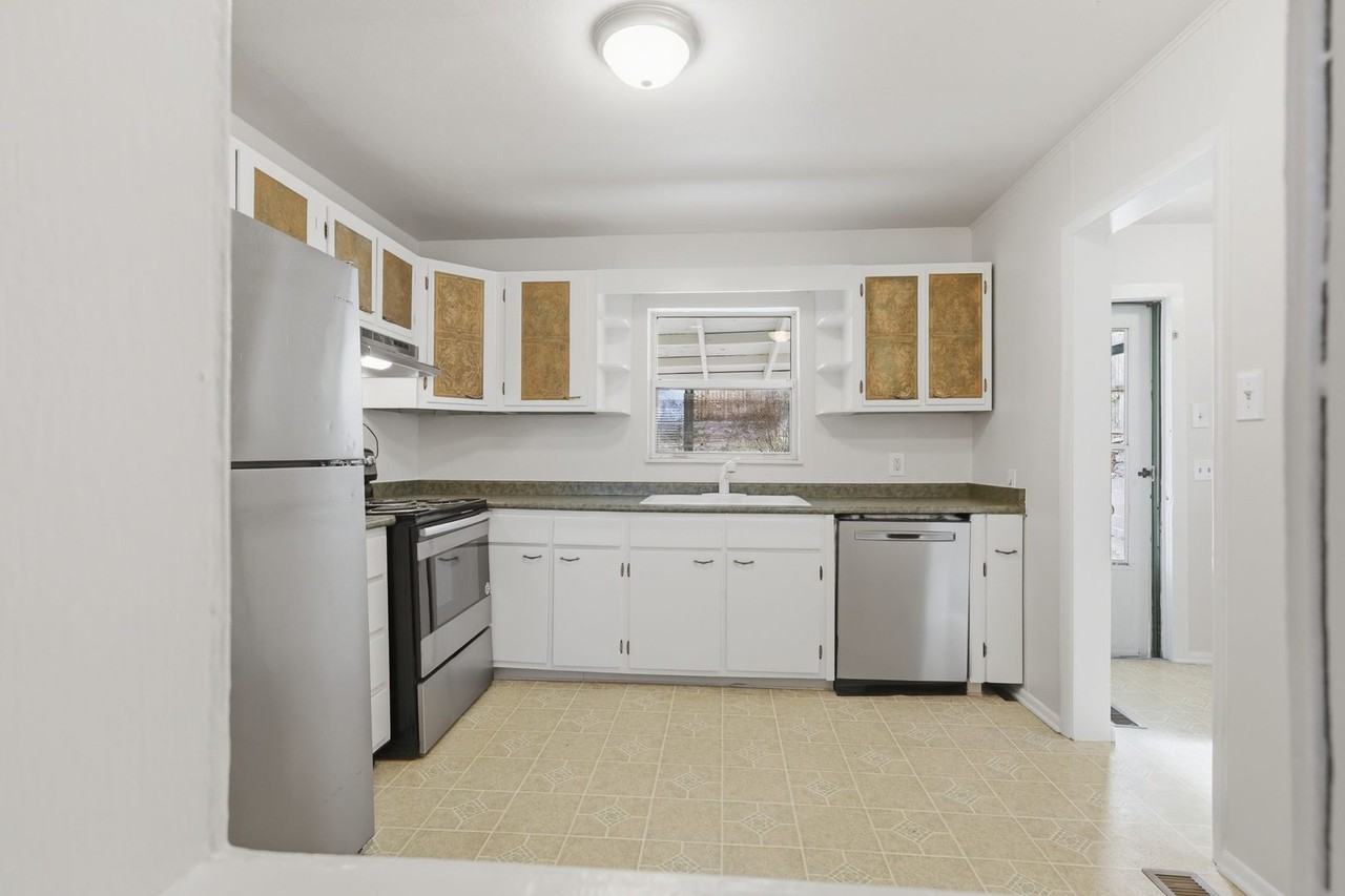 308 N Gilbert St - Photo 6 of 26