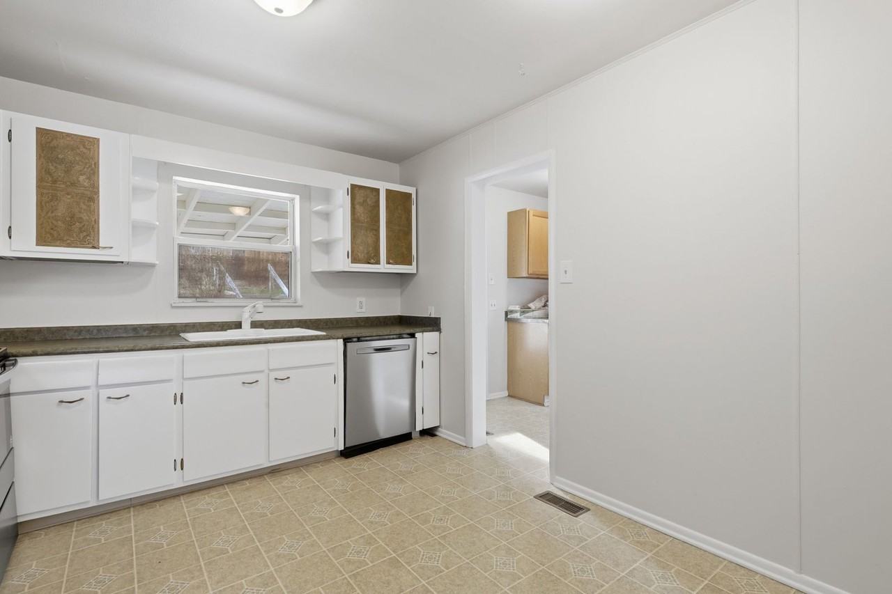 308 N Gilbert St - Photo 7 of 26