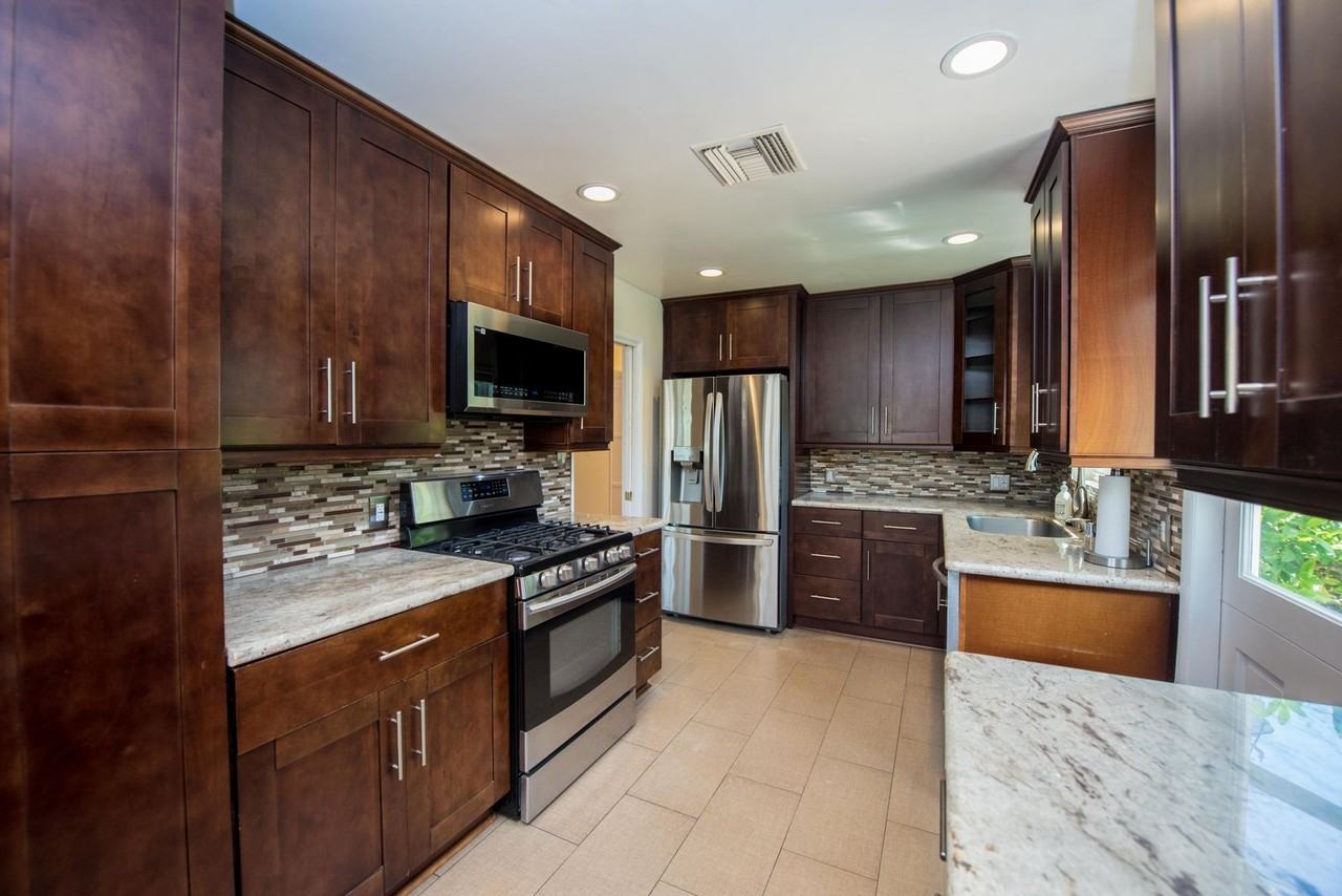 20092 Bayview Ave - Photo 4 of 38