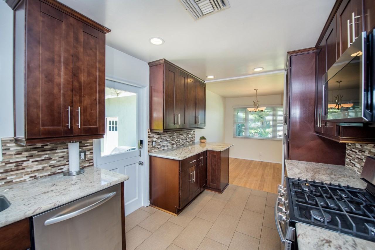 20092 Bayview Ave - Photo 6 of 38