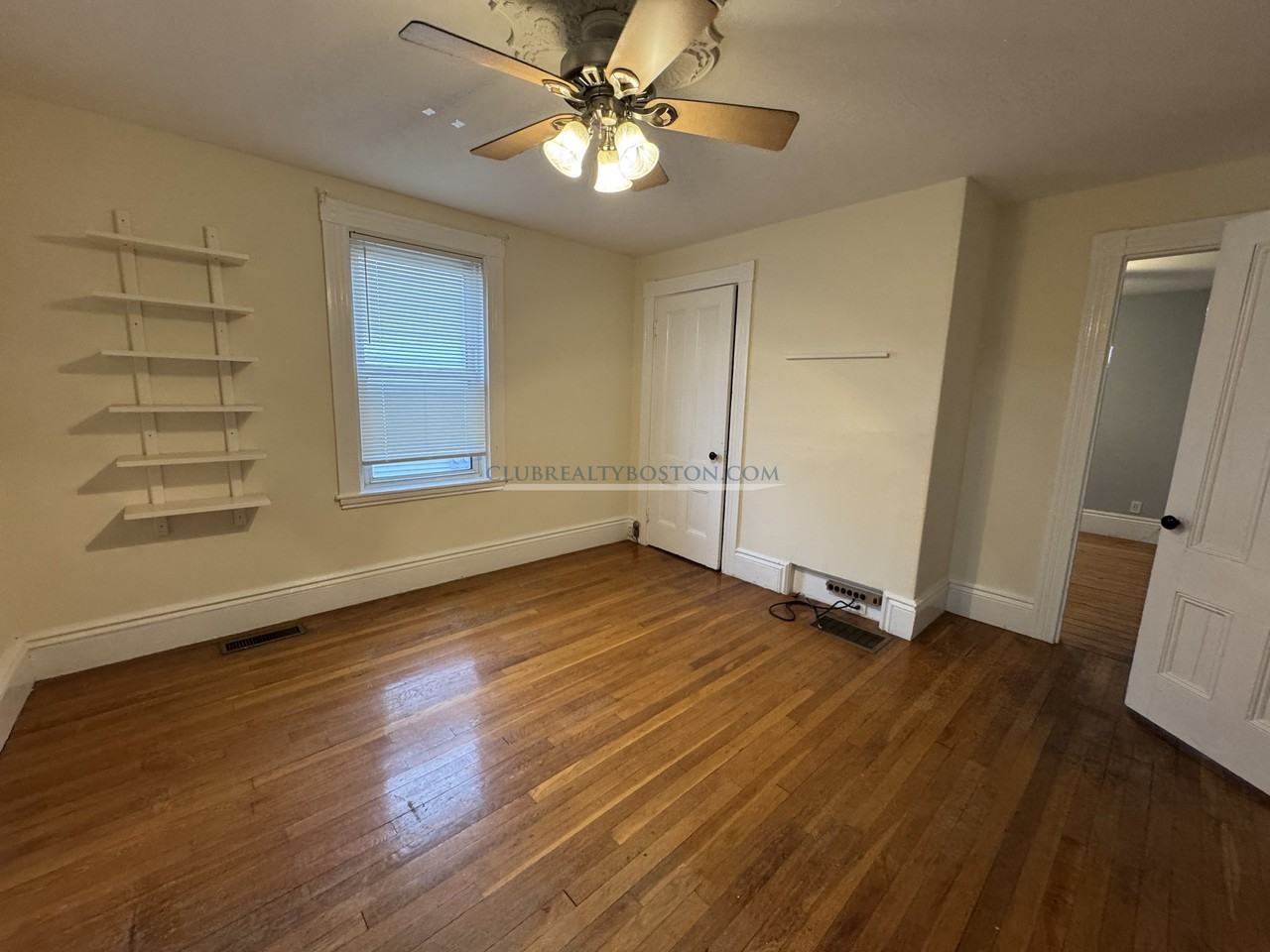 54 Portsmouth St - Photo 4 of 15