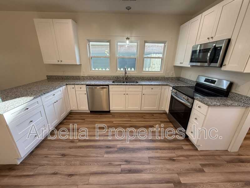 829 Hamilton St - Photo 4 of 25