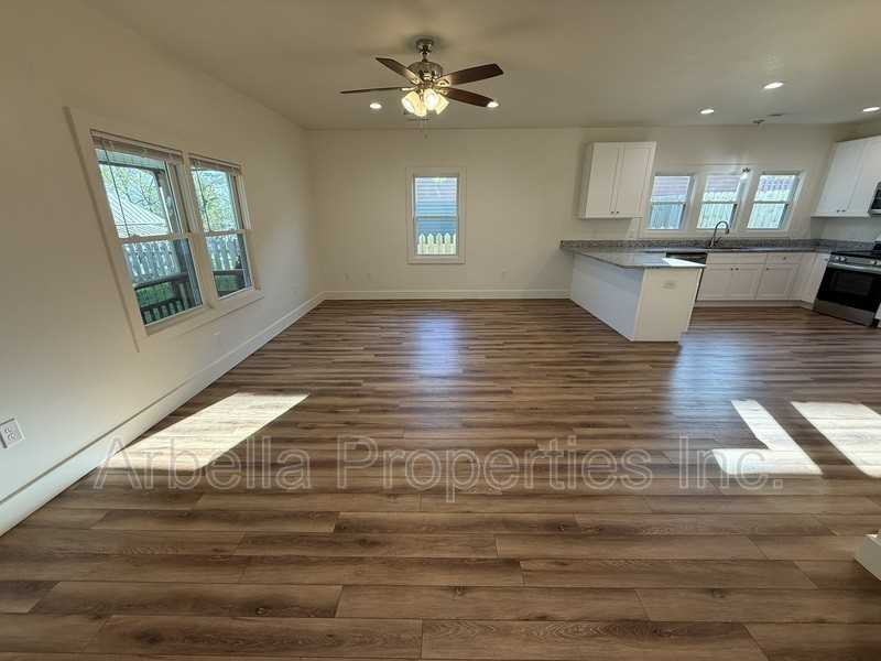 829 Hamilton St - Photo 6 of 25