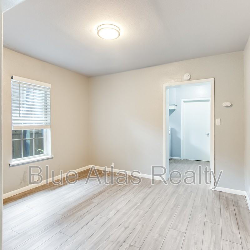 1724 Pear St #1 - Photo 4 of 13