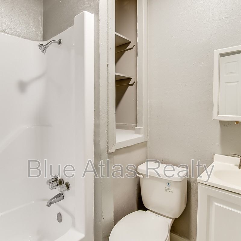 1724 Pear St #1 - Photo 5 of 13