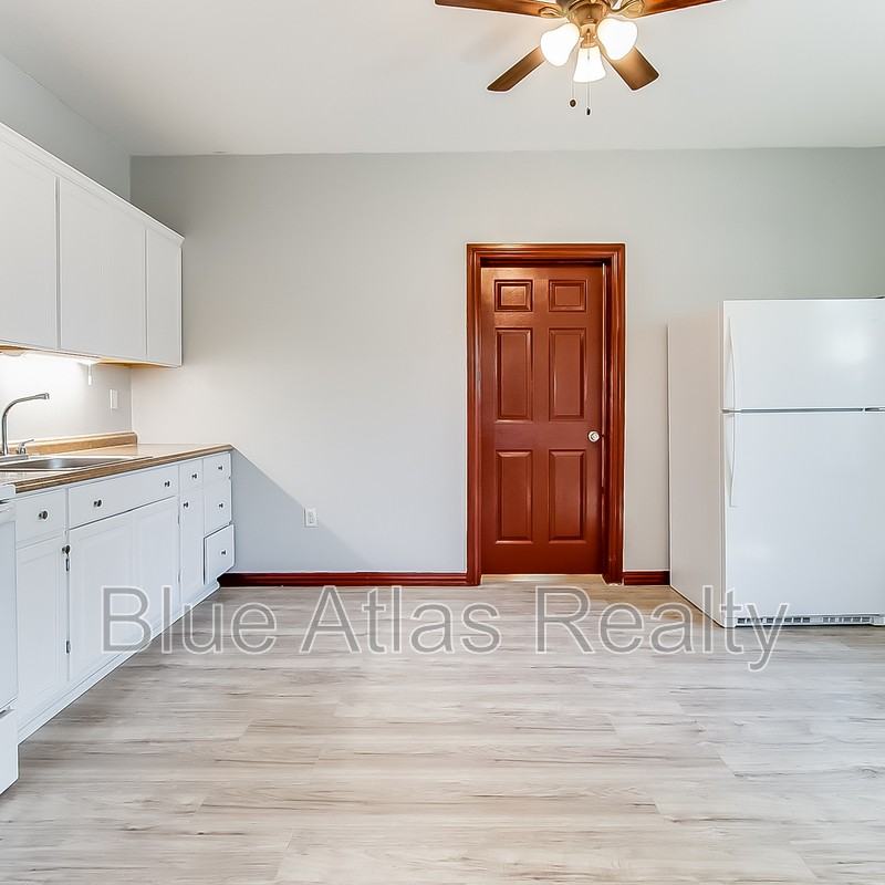 2939 S Adams St - Photo 4 of 30