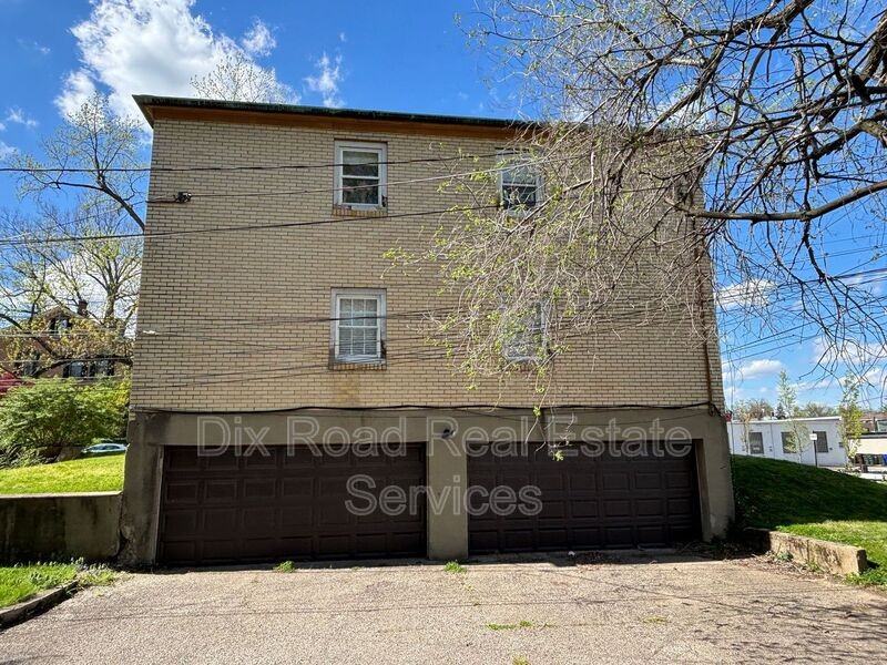 24 S E St #B - Photo 3 of 19