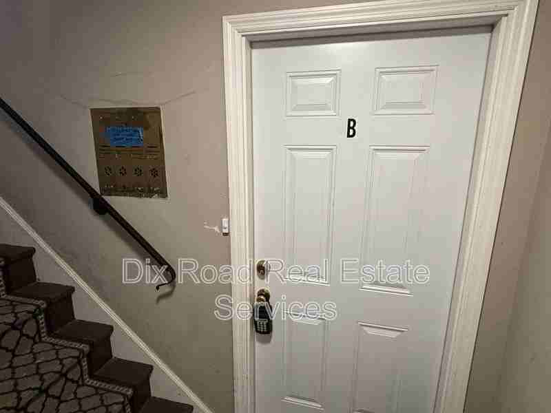 24 S E St #B - Photo 4 of 19