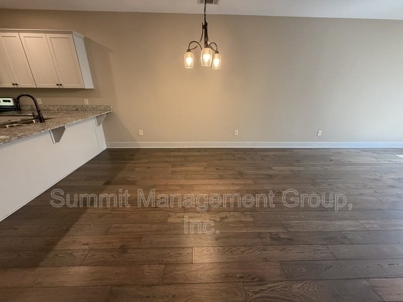 860 S Harkness St - Photo 7 of 34
