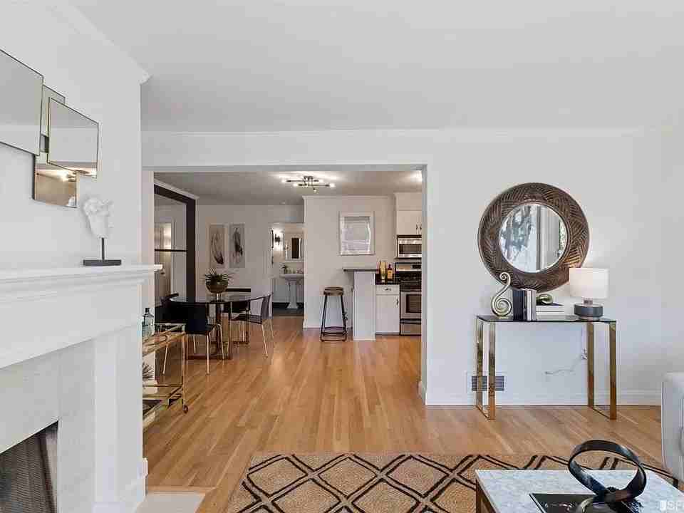 1380 Greenwich St #301 - Photo 5 of 20