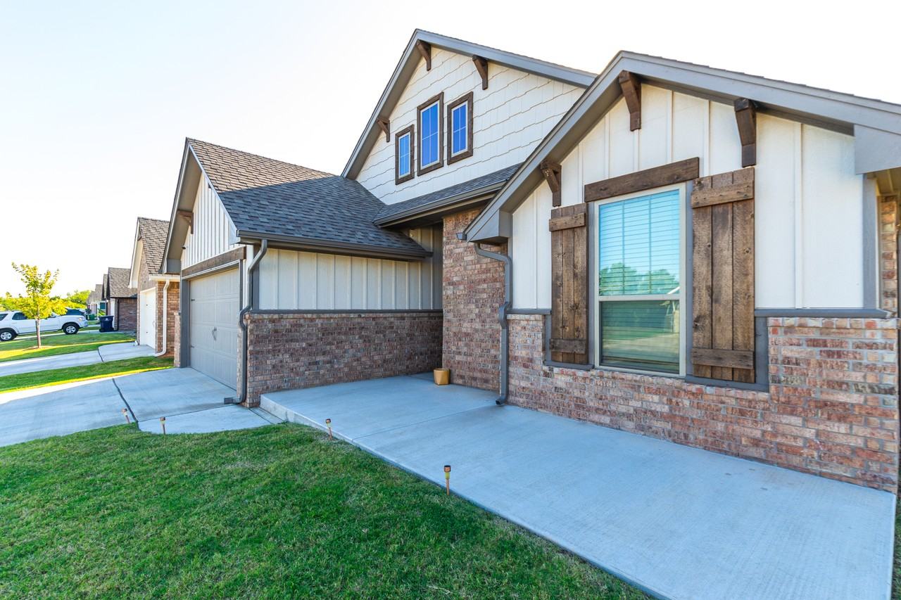 12217 Brinley Reign Dr - Photo 2 of 10