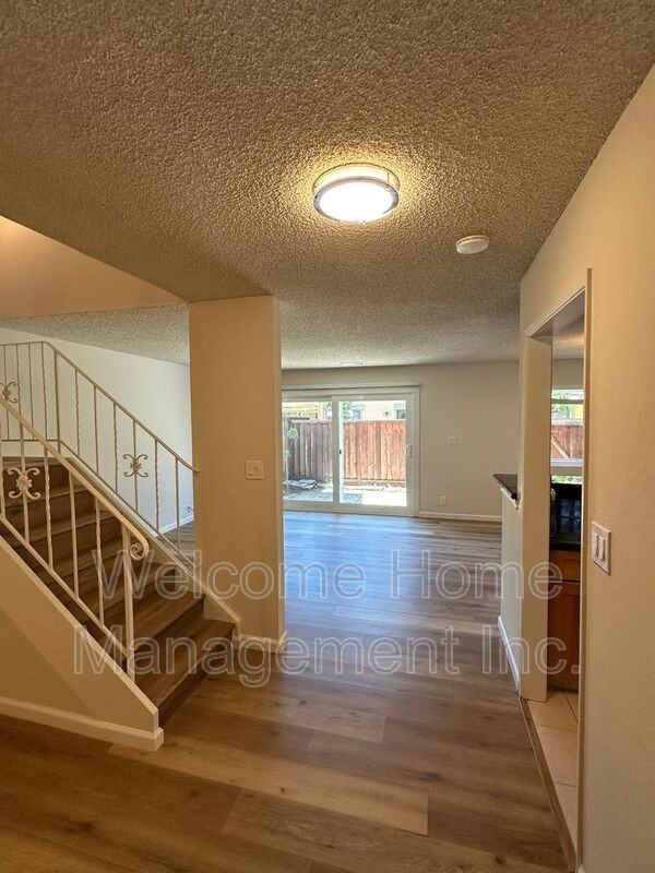 43175 Washington Cmn - Photo 3 of 17