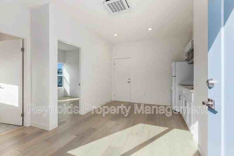 22332 Bonita St - Photo 2 of 10