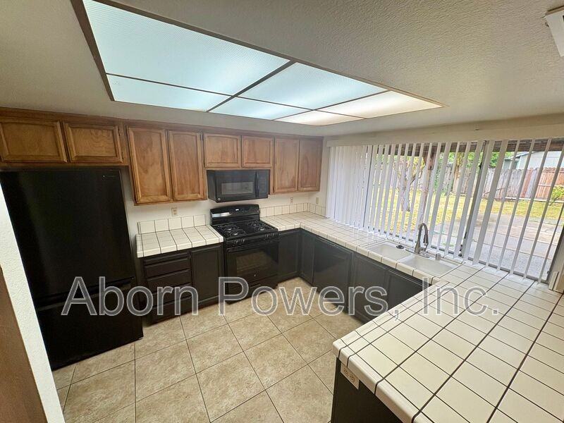 752 Crosswind Dr - Photo 3 of 17