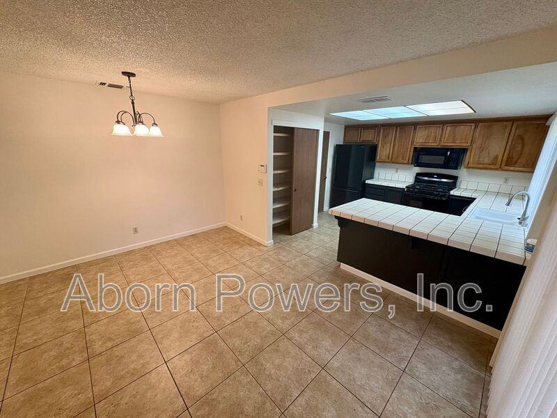 752 Crosswind Dr - Photo 4 of 17