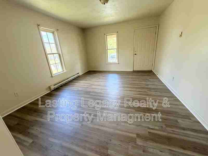 510 Alexander St - Photo 5 of 9