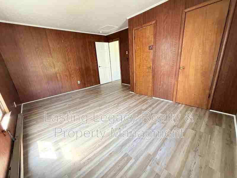 510 Alexander St - Photo 4 of 9